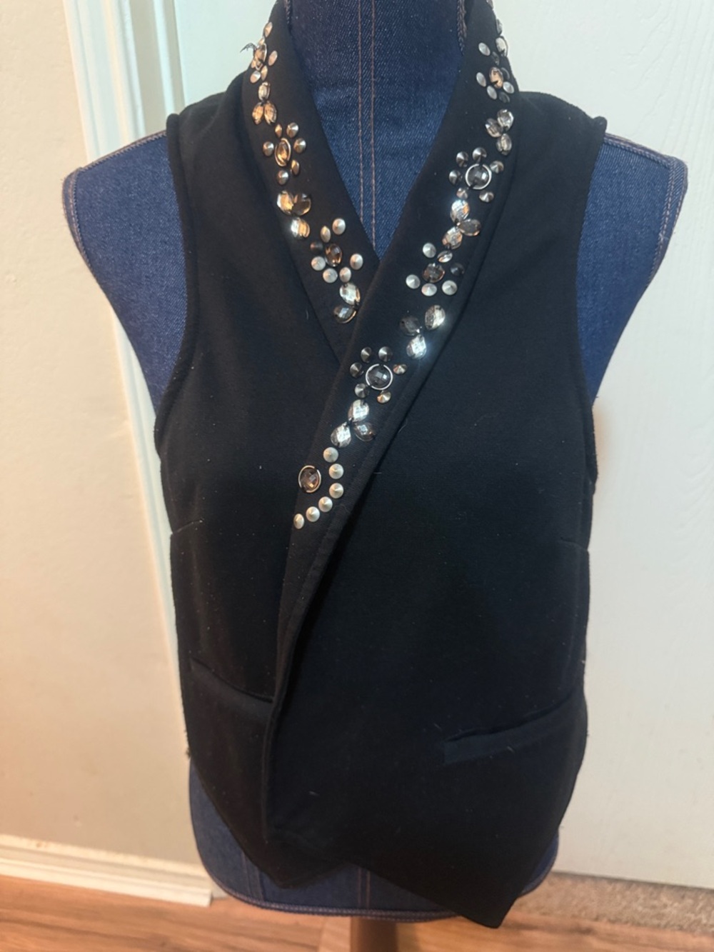 Aeropostale Black Embellished Sleeveless Vest